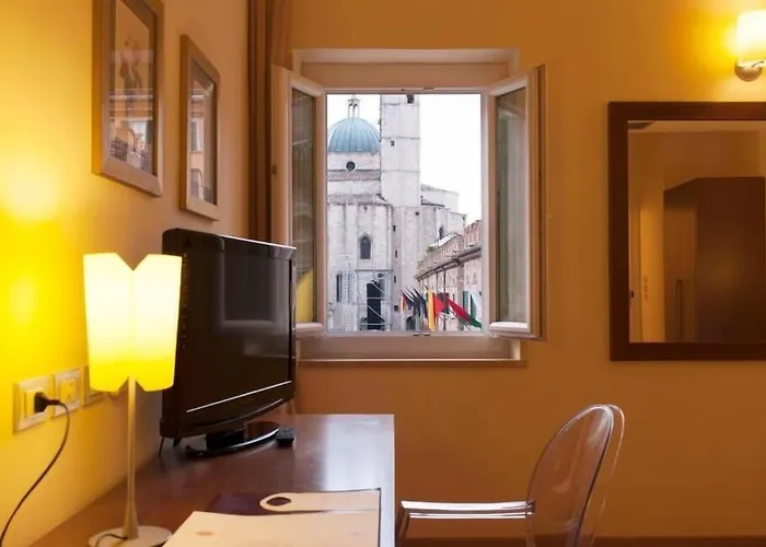 Residenza Dei Capitani - Piazza Del Popolo